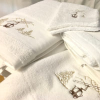Set linge éponge de bain télécabine blanc avec gant de toilette, serviettes, tapis et linge de bain de douche  – Image 2