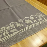 Chemin de table en jacquard 150x50 cm - "La Ballade" gris motifs poya montagnards écru – Image 3
