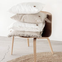 Une housse de coussin "Olga" gaufré élégant en lin couleur lin naturel beige 50x50 cm – Image 3