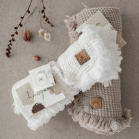 Une housse de coussin "Olga" gaufré élégant en lin couleur lin naturel beige 50x50 cm – Image 8