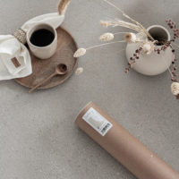 Impression artistique style scandinave "Roy" by Jenni Hakkarainen et cadre en chêne – Image 6
