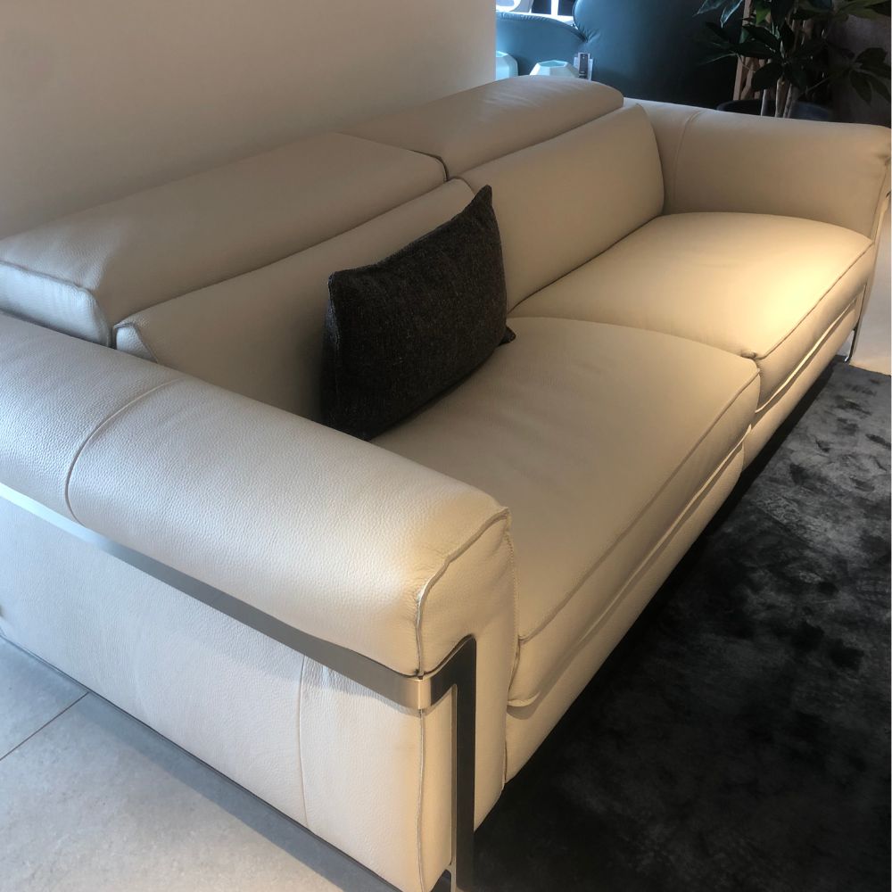 S907 Natuzzi Modèle FIDELIO N° 446 Canapé 3 places avec 2 assises Elec.