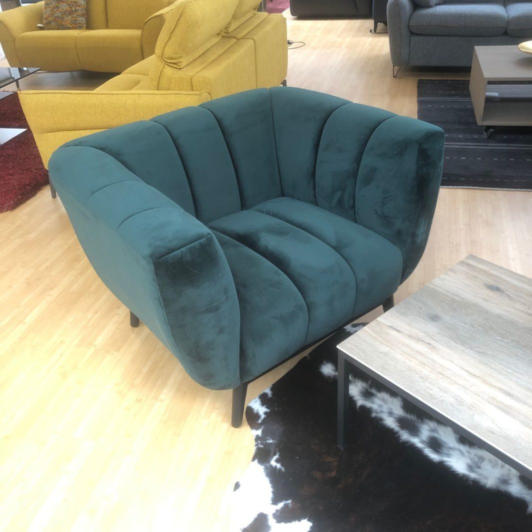 Fauteuil Amaro en velours vert foncé